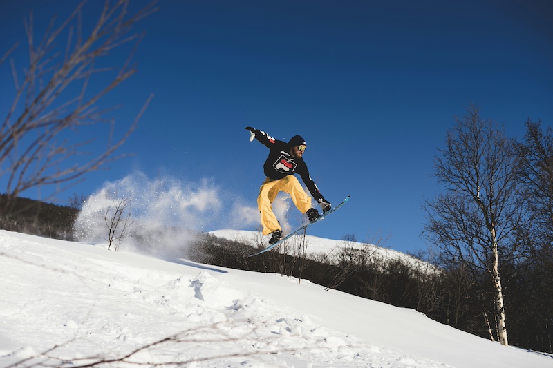 Deska snowboardowa – jak wybrać odpowiednią deskę dla siebie?