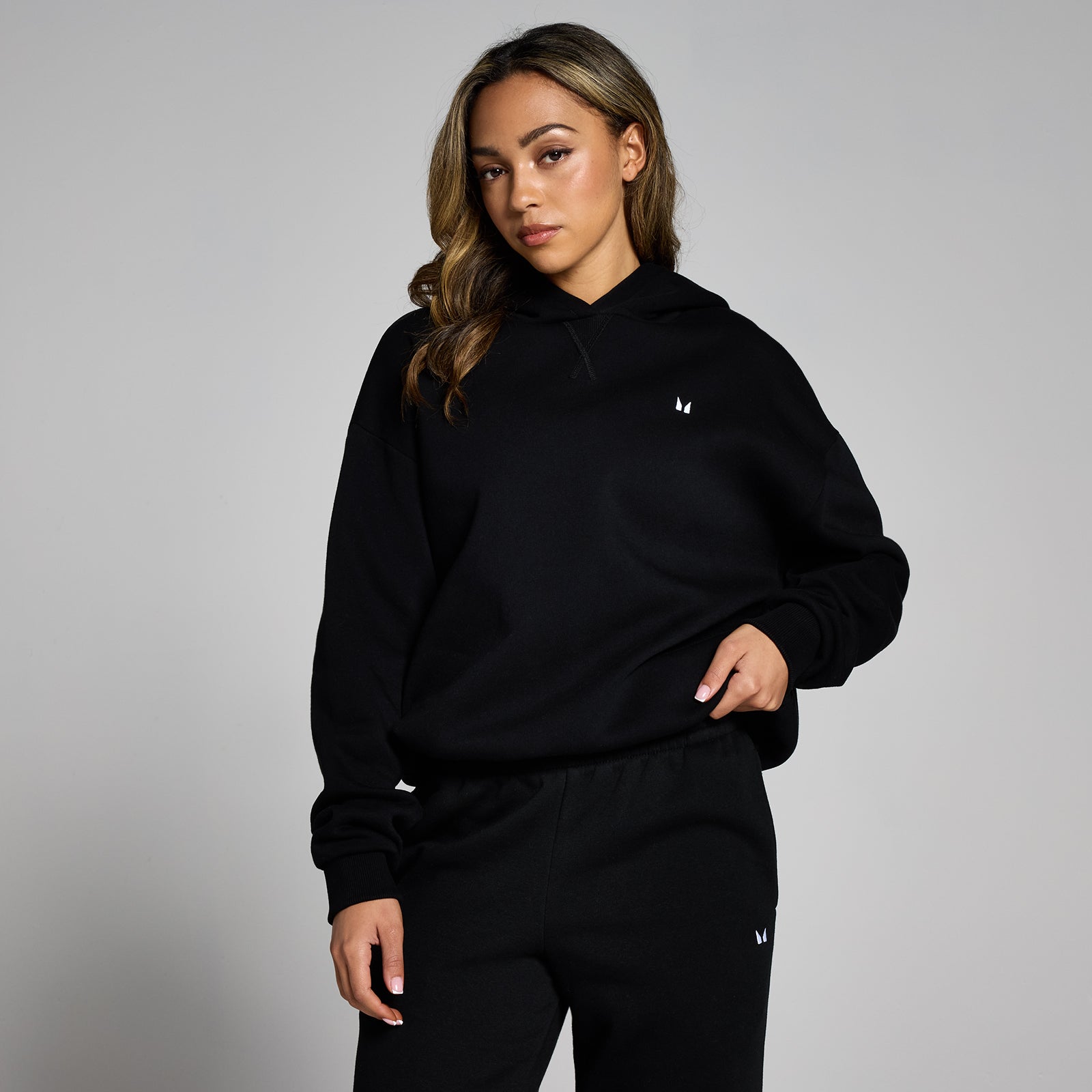 Damska bluza oversize z kapturem z kolekcji Basics MP (Czarny)