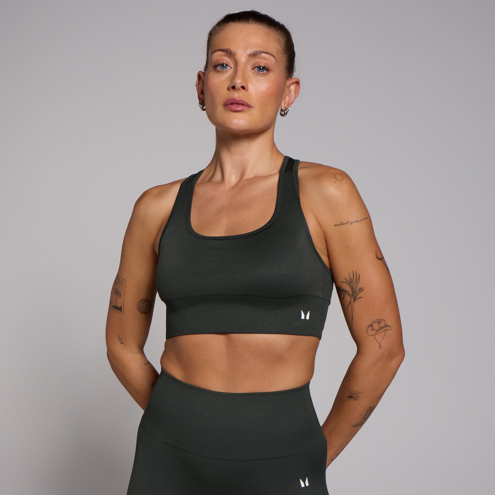 Damski bezszwowy stanik sportowy z kolekcji Shape MP – granatowy - Dark Shaddow