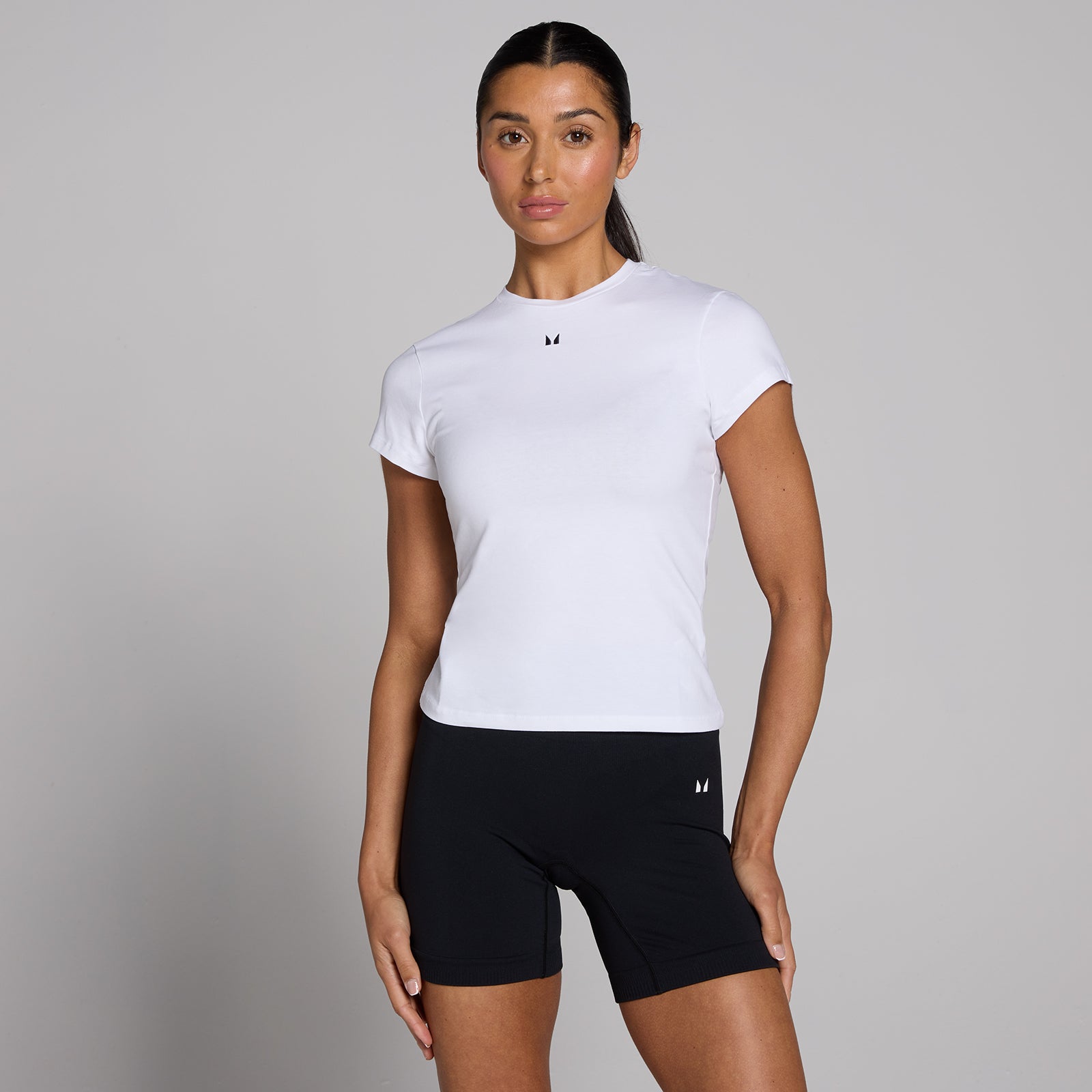 Damski T-shirt z krótkim rękawem o dopasowanym kroju z kolekcji Basics MP (Biały)