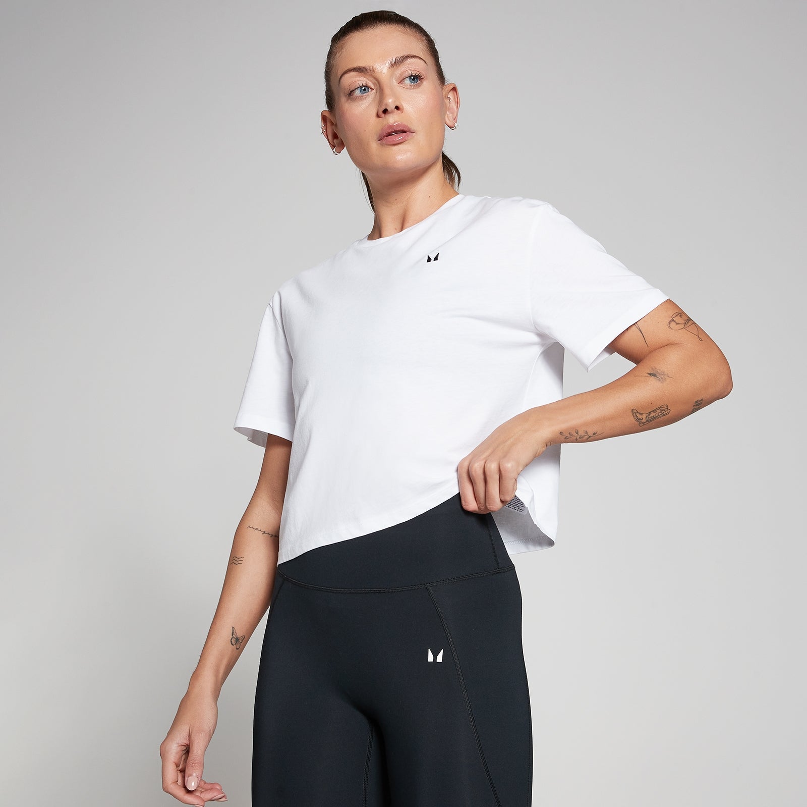 Damski krótki T-shirt z krótkim rękawem o kroju pudełkowym z kolekcji Basics MP (Biały)