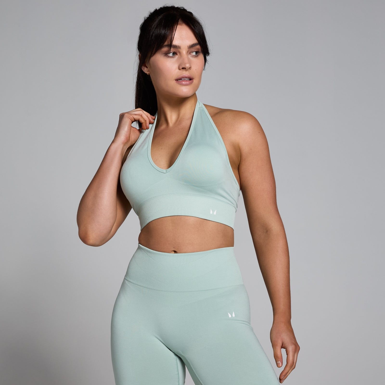 Damski bezszwowy stanik z dekoltem typu halter z kolekcji Tempo MP – Fresh Mint