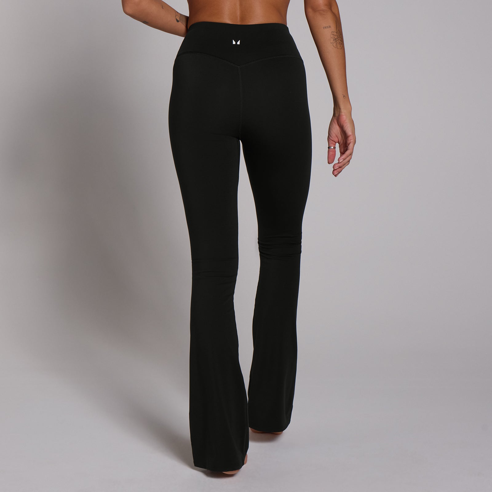 Damskie legginsy z rozszerzanymi nogawkami z kolekcji Tempo MP (Czarny)