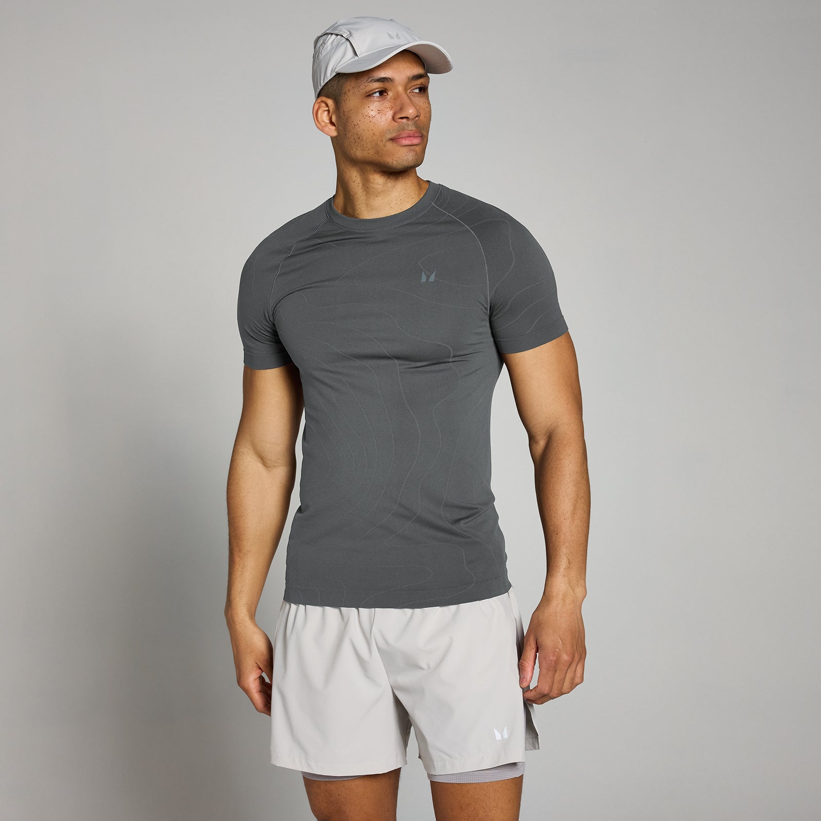 Męski bezszwowy T-shirt o kroju podkreślającym mięśnie z kolekcji Velocity MP (Dark Grey)