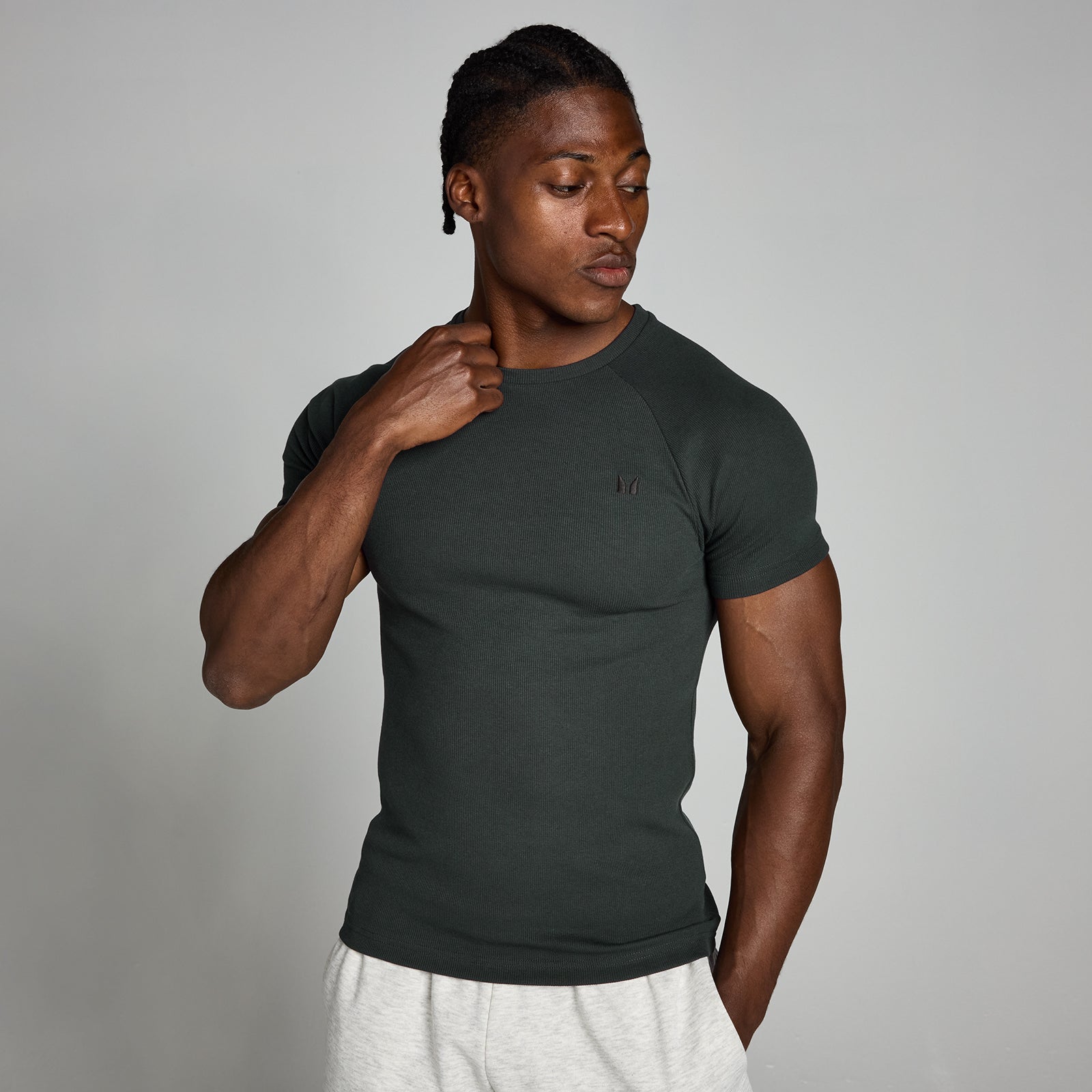 Męski T-shirt z prążkowanego materiału o kroju podkreślającym mięśnie z kolekcji Origin MP (Washed Black)