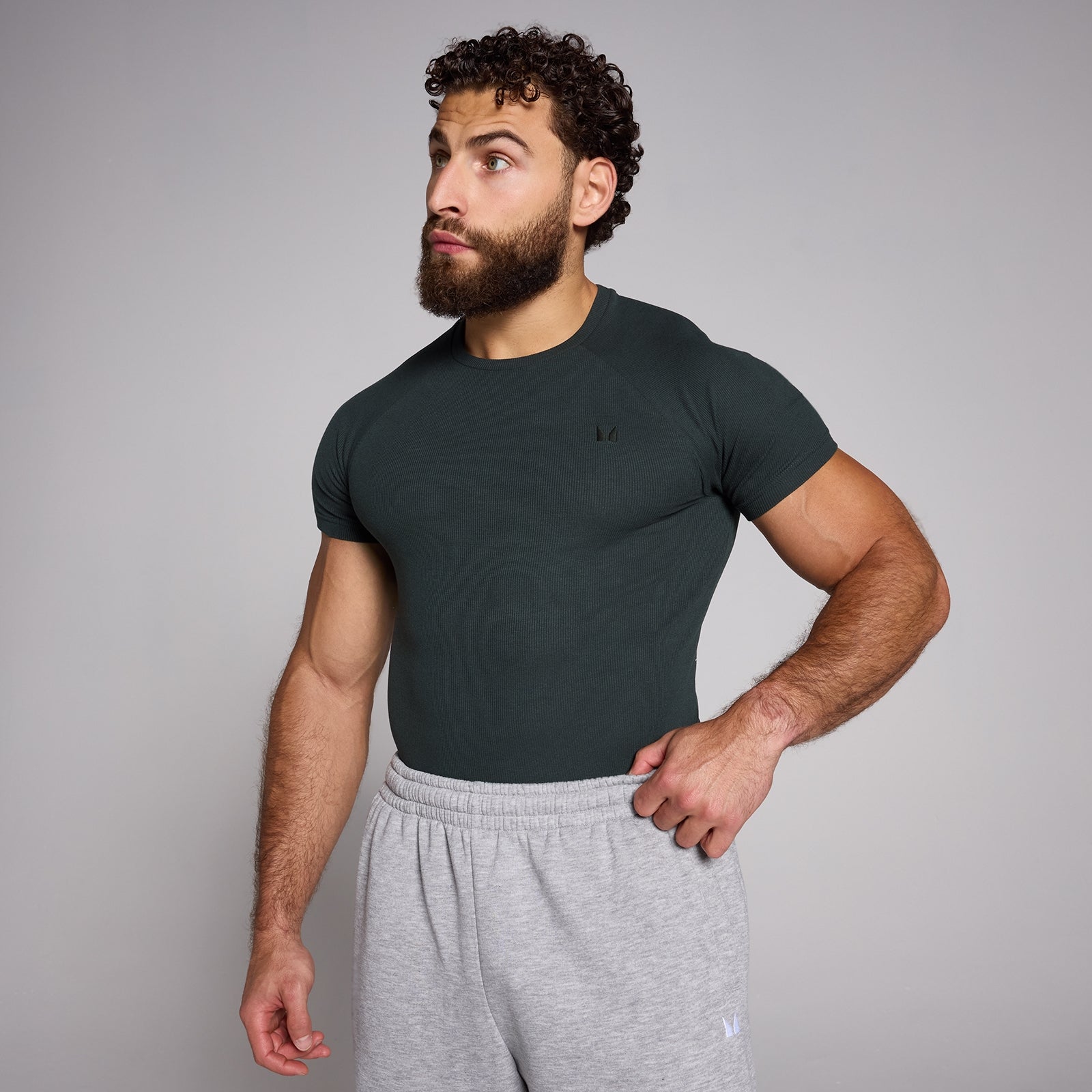 Męski T-shirt z prążkowanego materiału o kroju podkreślającym mięśnie z kolekcji Origin MP – Washed Black