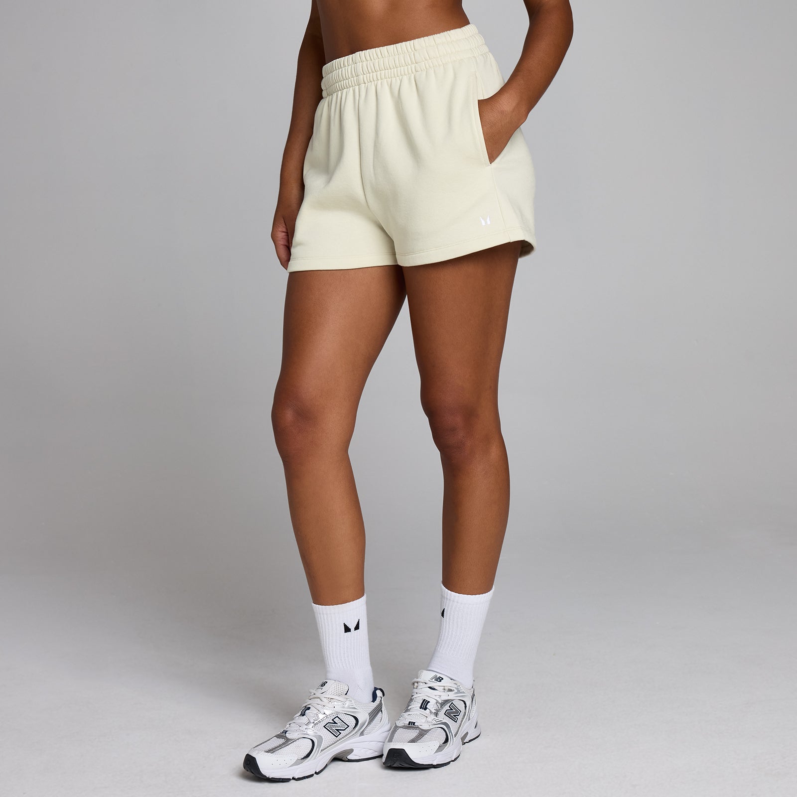 Damskie spodenki dresowe z kolekcji Basics MP (Desert Dust)