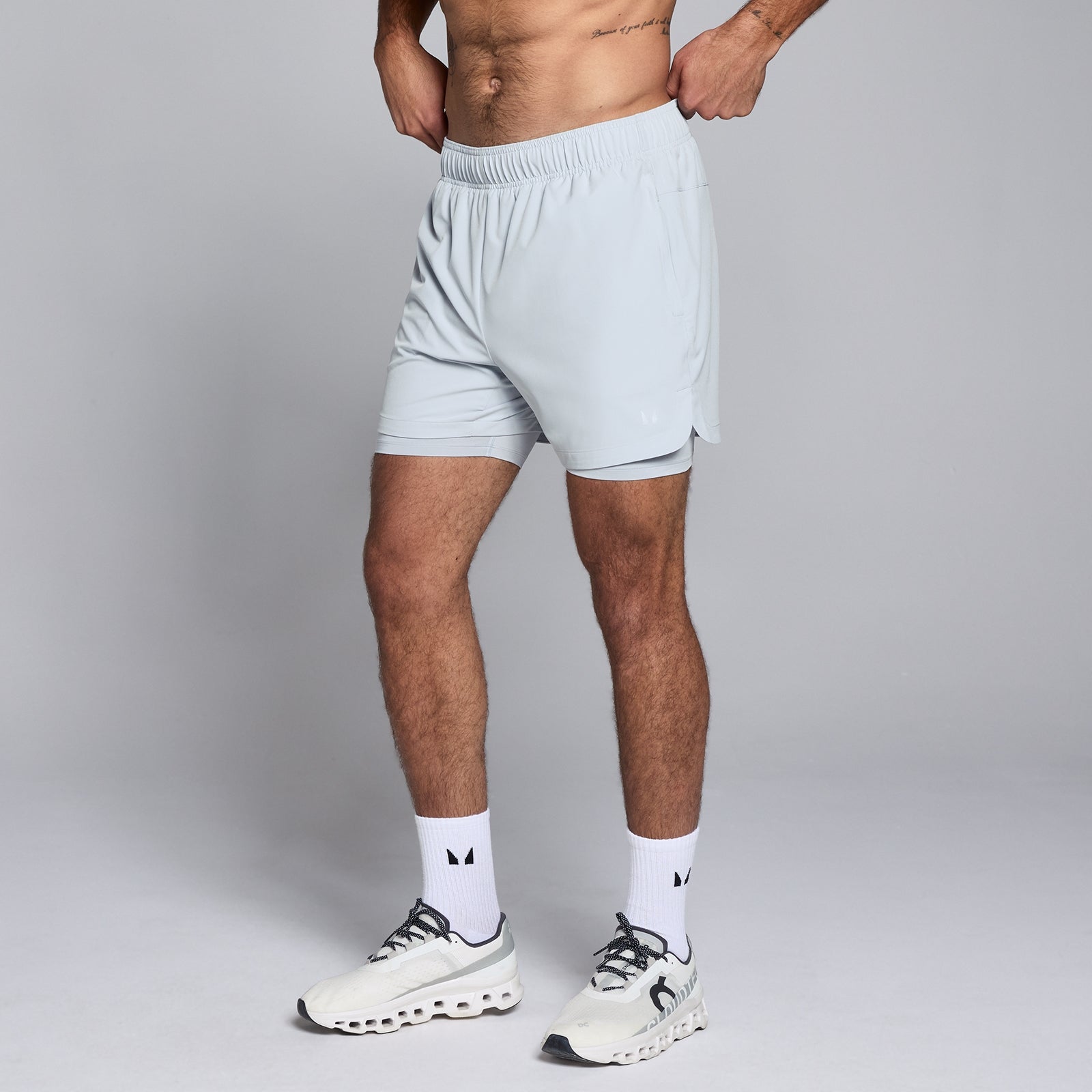 Męskie spodenki 2 w 1 o wewnętrznej długości nogawki 13 cm z kolekcji Training MP (Pale Blue)