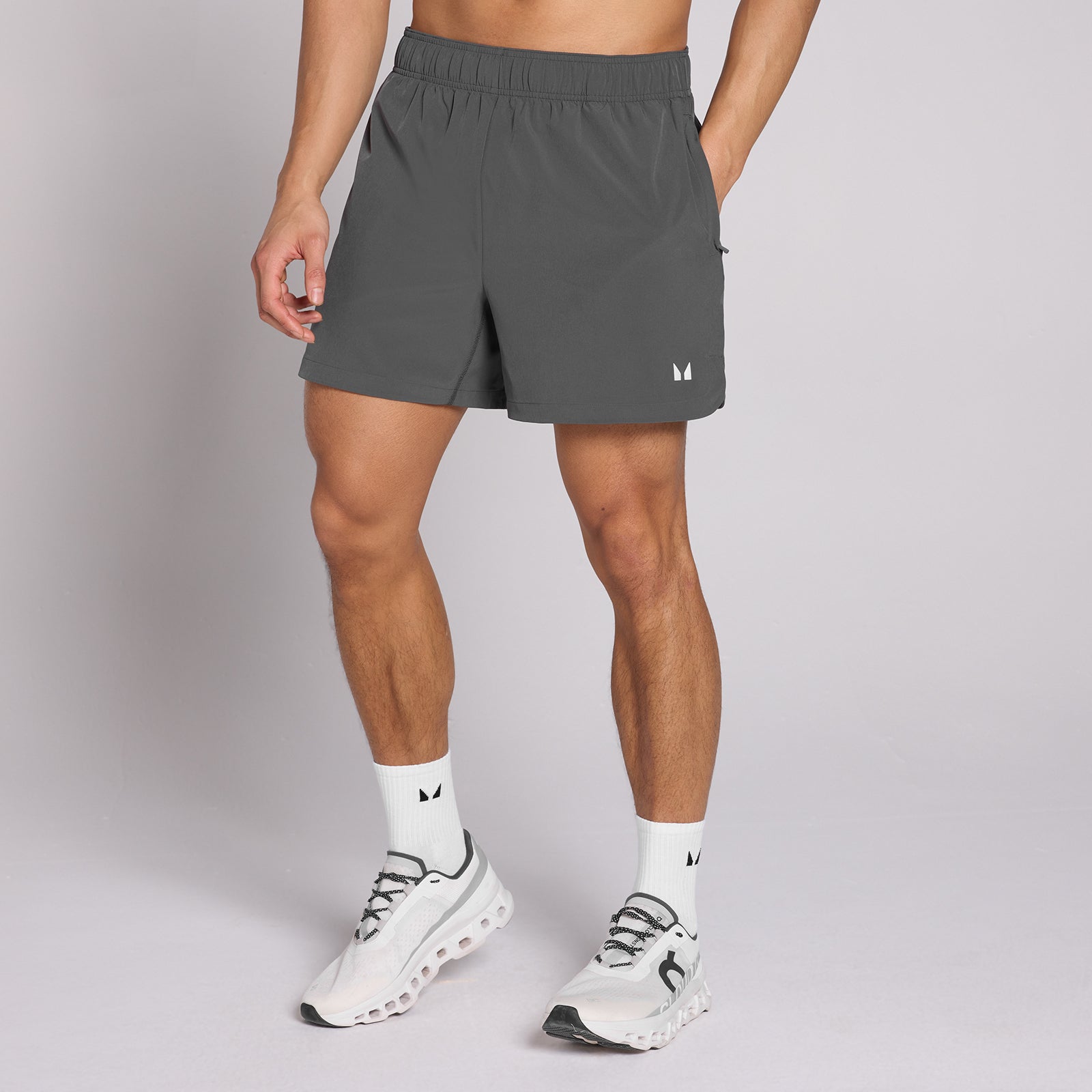 Męskie spodenki 2 w 1 o wewnętrznej długości nogawki 13 cm z kolekcji Training MP (Dark Grey)