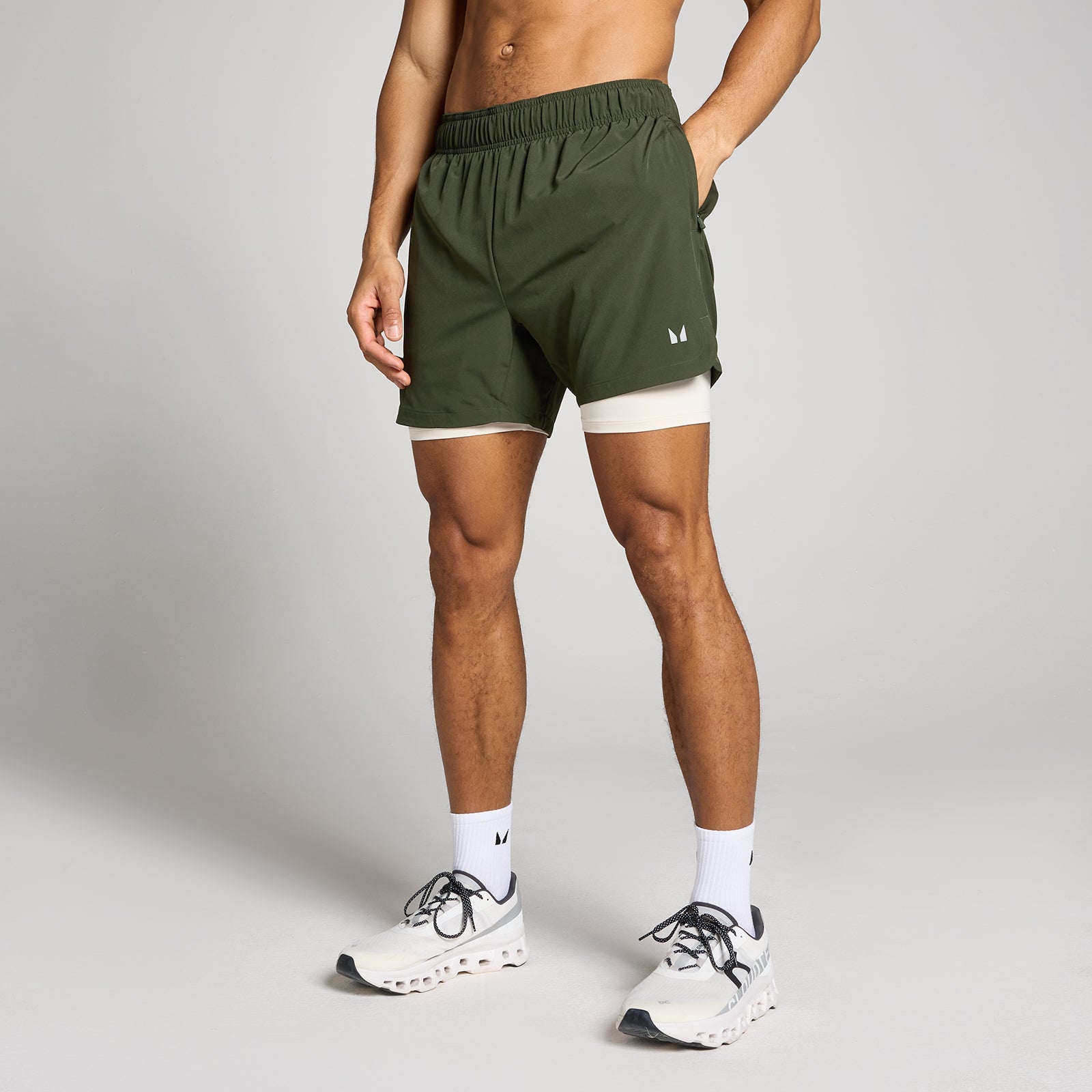 Męskie spodenki 2 w 1 o wewnętrznej długości nogawki 13 cm z kolekcji Training MP (Forest Green)