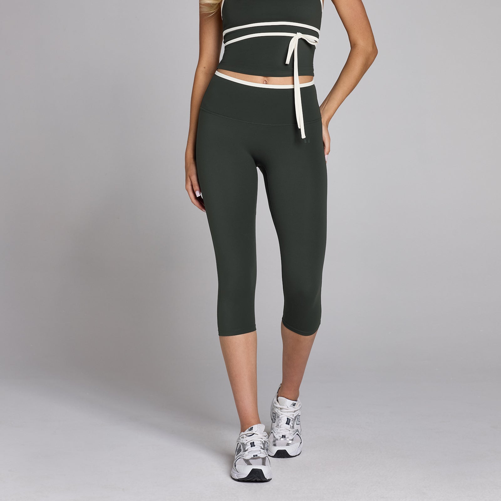 Damskie Legginsy 3/4 MP Tempo Contrast Capri – Prany Czarny (Washed Black)