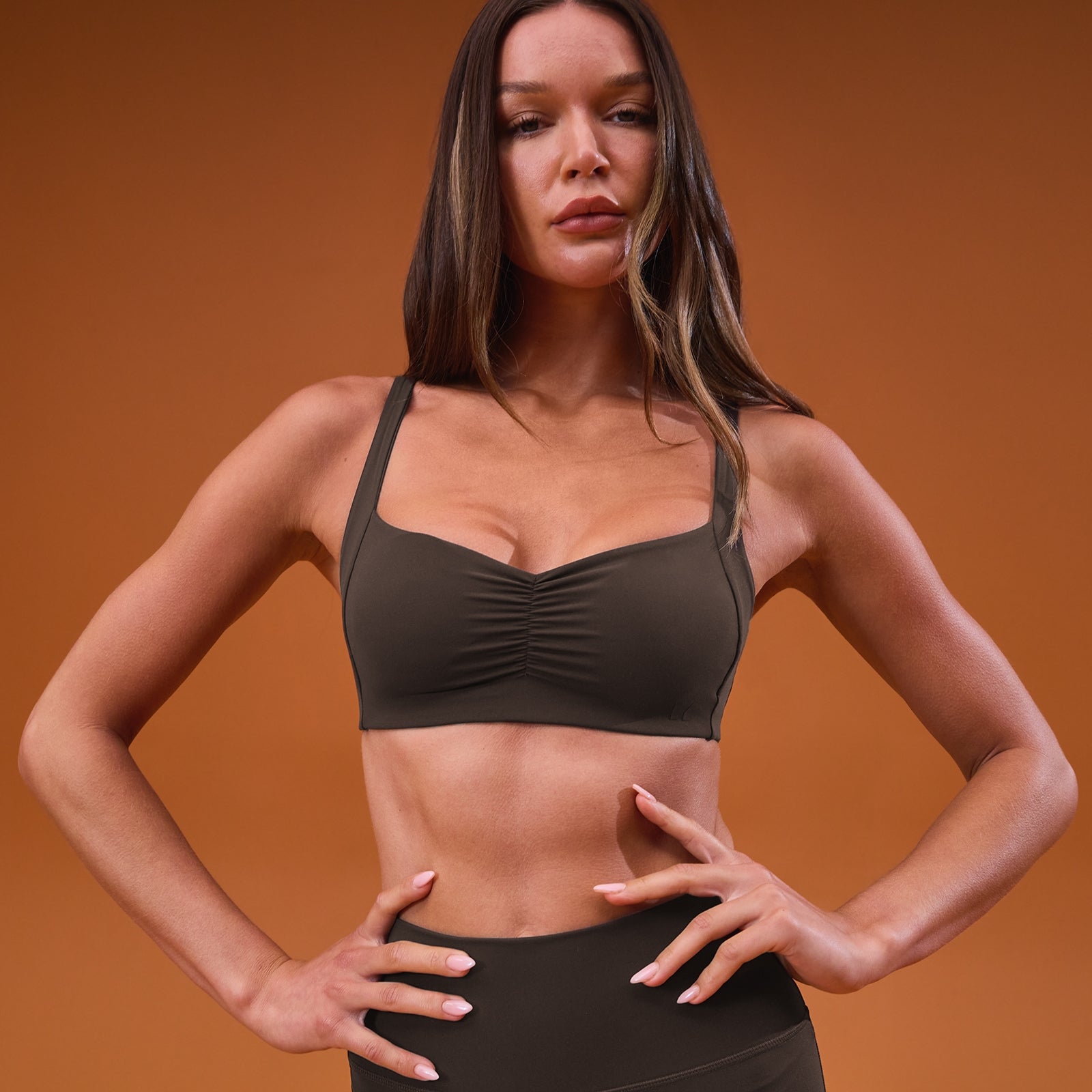 Damski biustonosz sportowy MP Tempo Scrunch Minimal (Cocoa)