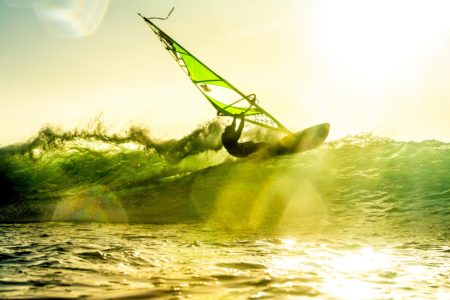 Podróże windsurfingowe: Odkryj najlepsze miejsca na świecie